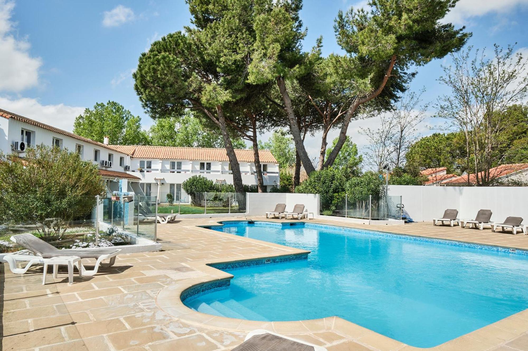 Artemia Aigues-Mortes - Hotel Avec Piscine Exterior foto